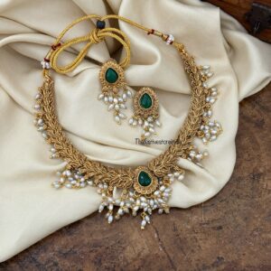 Matte finish pearl drops green stone set