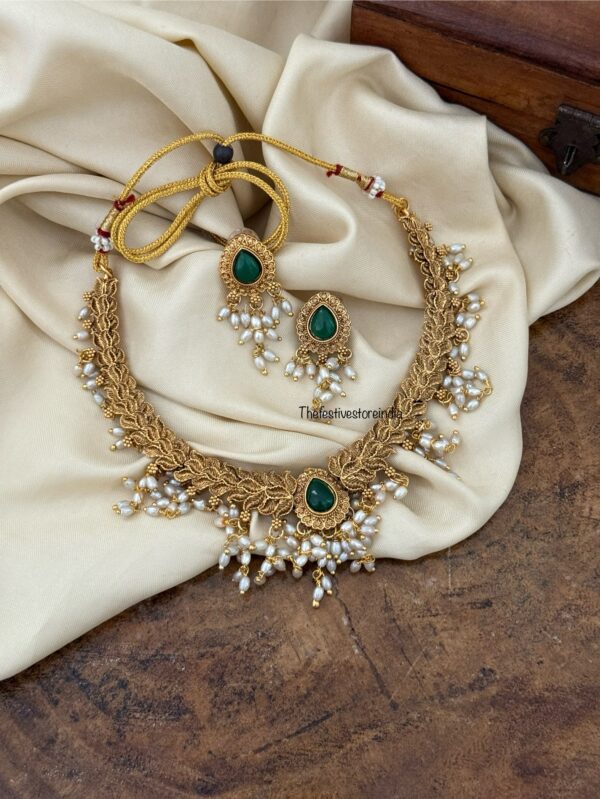 Matte finish pearl drops green stone set