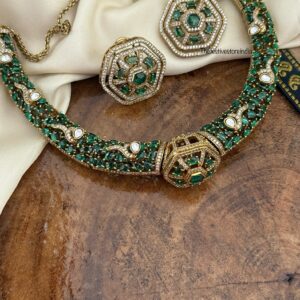 Non idol all EMERALDS Victorian kanti set