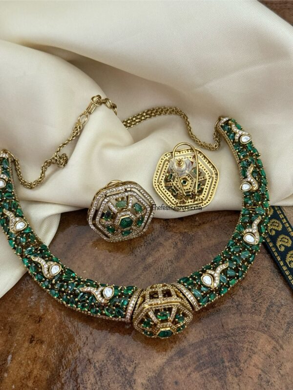 Non idol all EMERALDS Victorian kanti set