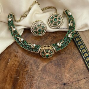 Non idol all EMERALDS Victorian kanti set