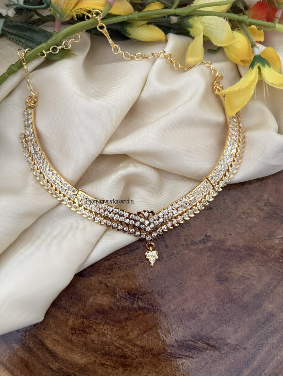 Gatti sweetheart shape white stones panchaloha / Impon attigai