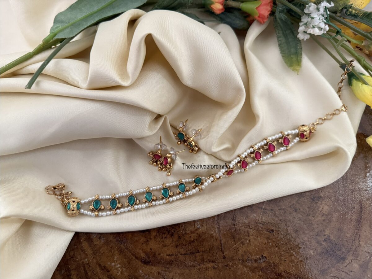 Reversible Pearls and Green Pink stone choker with 2 pairs of earrings