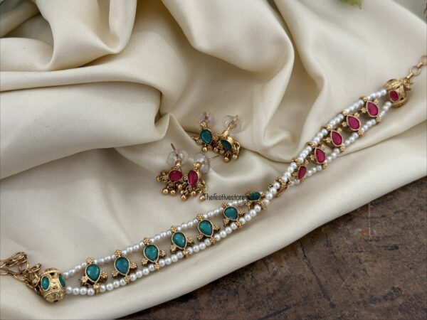 Reversible Pearls and Green Pink stone choker with 2 pairs of earrings