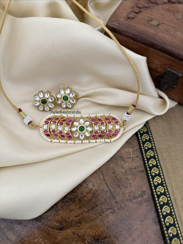 Mini Kemp Jadau choker with screwback earrings