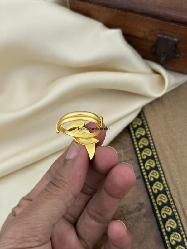 Jadau parrot adjustable finger ring