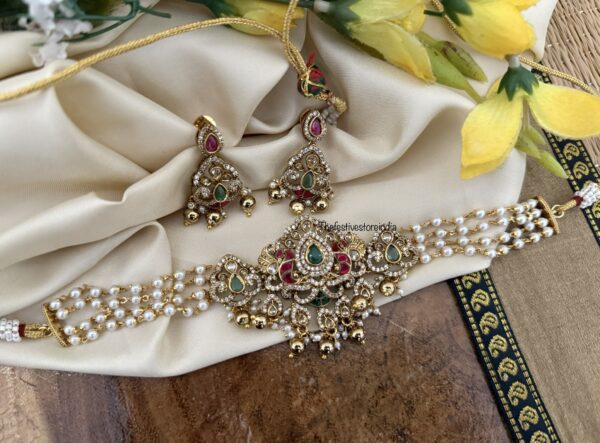 Non idol pearls choker set