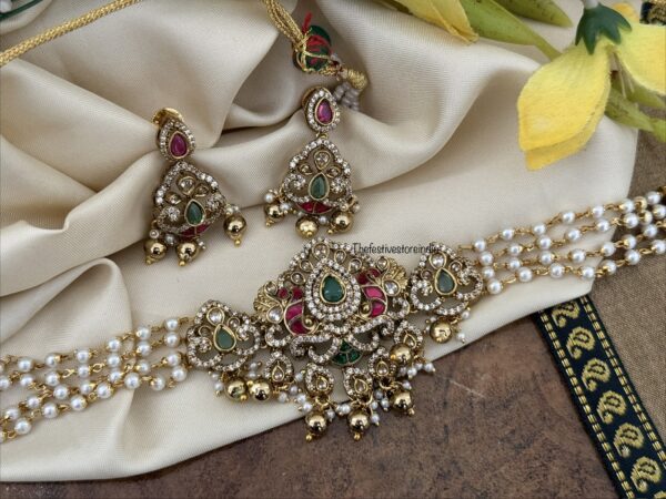 Non idol pearls choker set