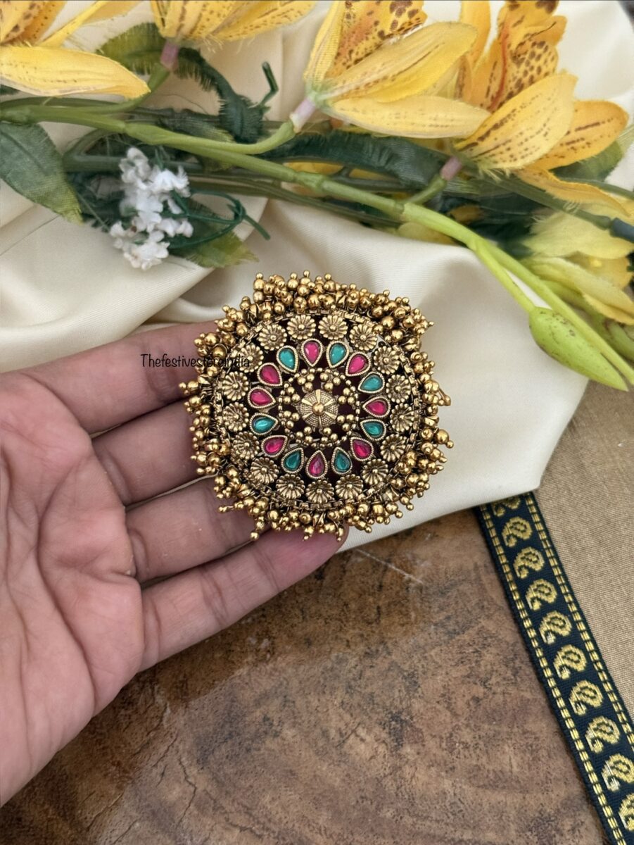 Budgeted Cluster gold pearls Hair / Bun pin