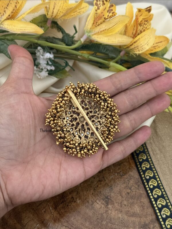 Budgeted Cluster gold pearls Hair / Bun pin