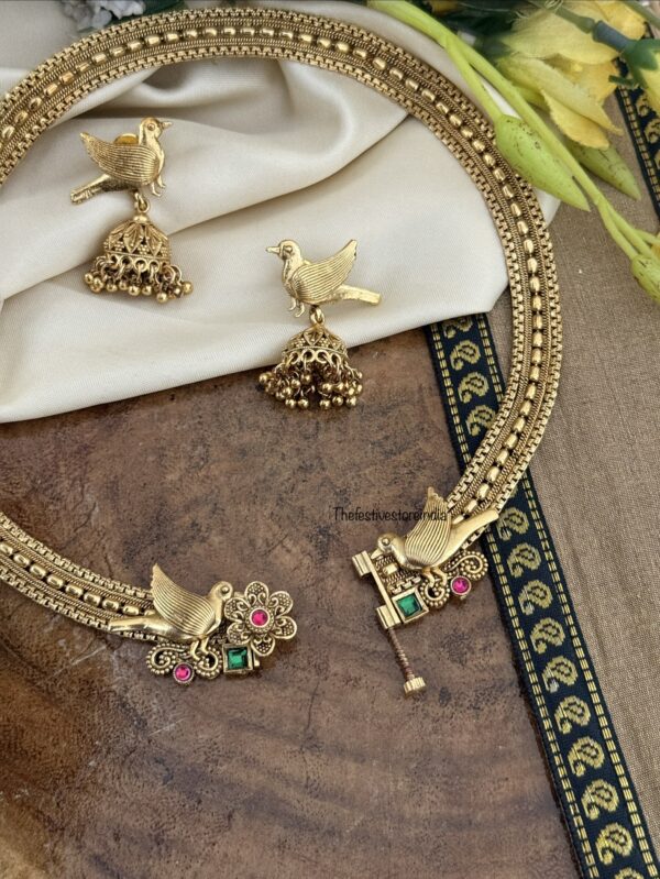 Overall Bird necklace set | Worn around the neck