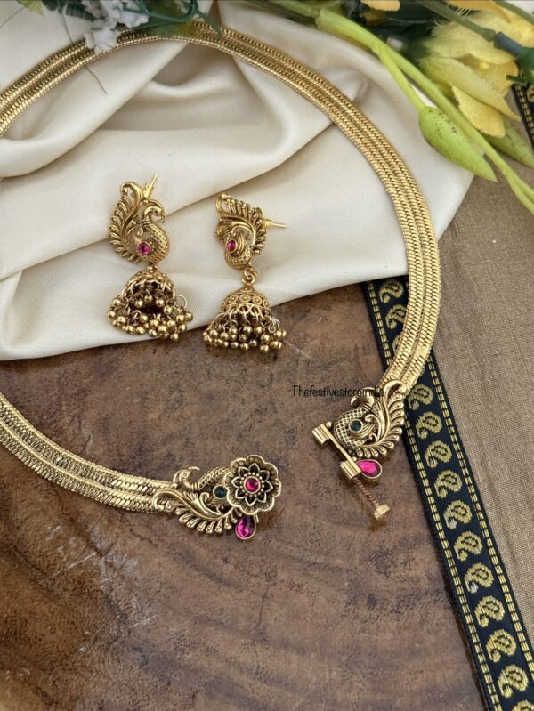 Overall Navilu necklace set | Worn around the neck