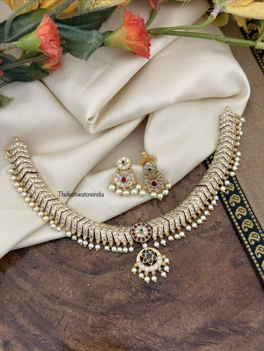 Close knit pearls white stones attigai set