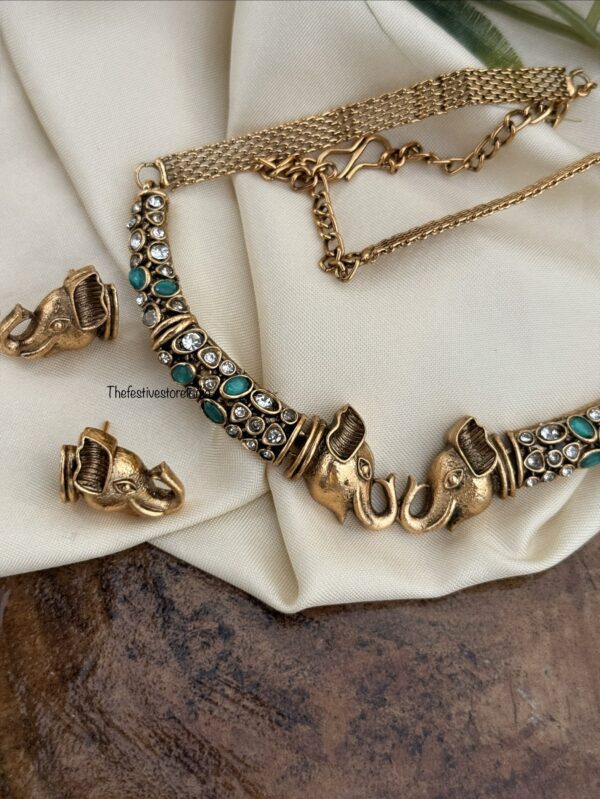 Contemporary Ambaari / Elephant hasli kanti set