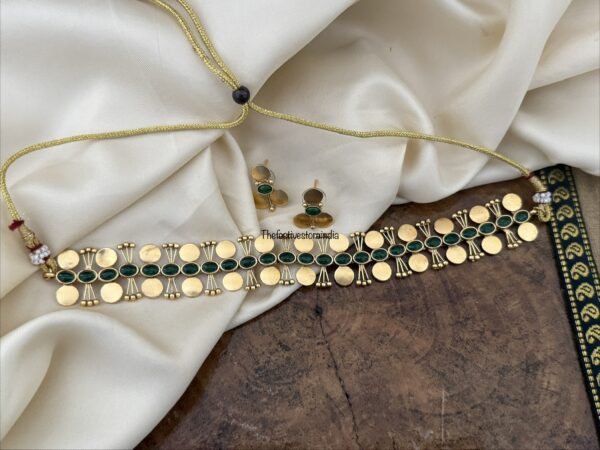 Non idol kaasu Green stone choker set