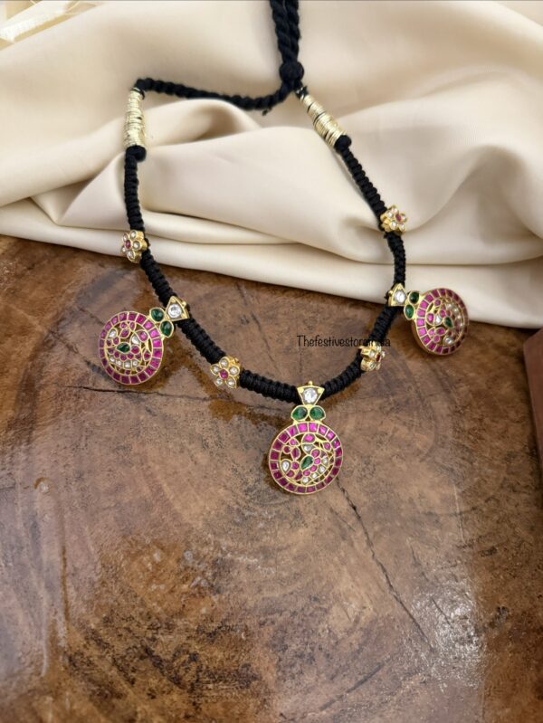 Classic Navilu Jadau black thread necklace - Rubyrose stones