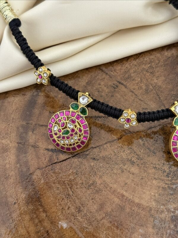 Classic Navilu Jadau black thread necklace - Rubyrose stones
