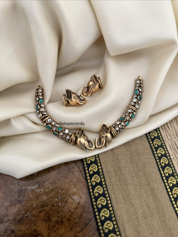 Contemporary Ambaari / Elephant hasli kanti set