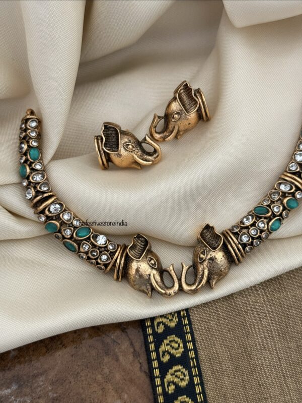 Contemporary Ambaari / Elephant hasli kanti set