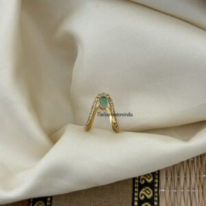 Simple Vanki finger ring - Green stone