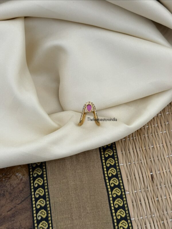 Simple Vanki finger ring - Rubyrose stone