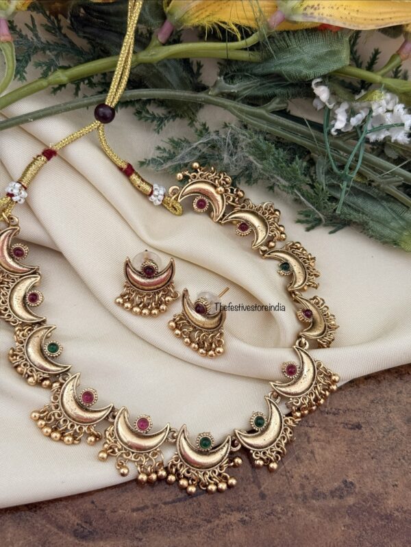 Budgeted gold chand necklace set