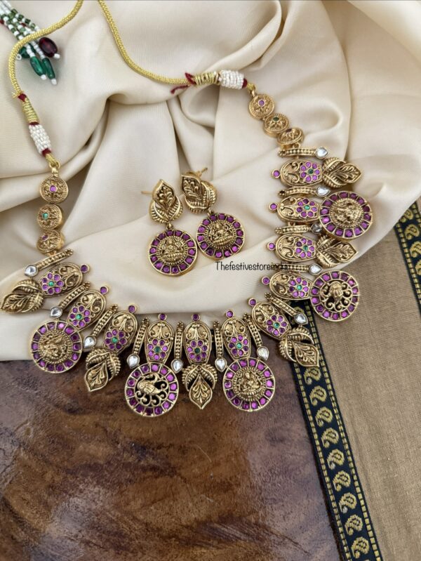 Jadau Lakshmi bottu necklace set