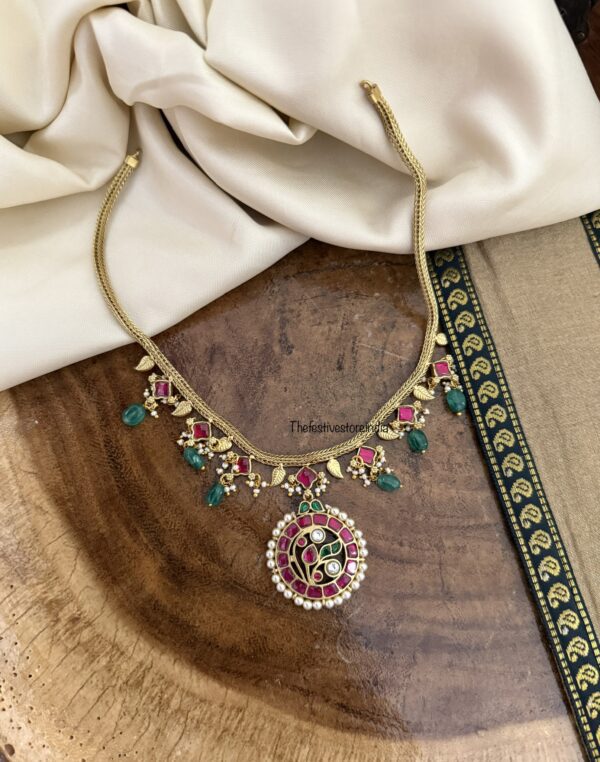 Simple pendant Jadau necklace