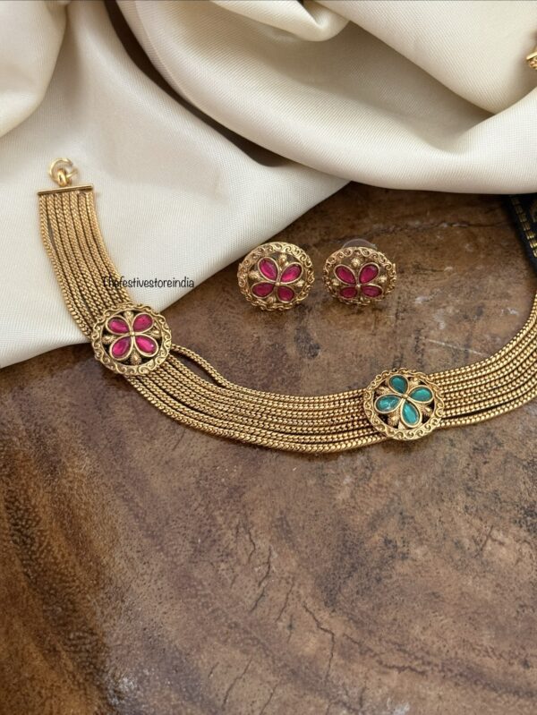 Budgeted layers necklace set