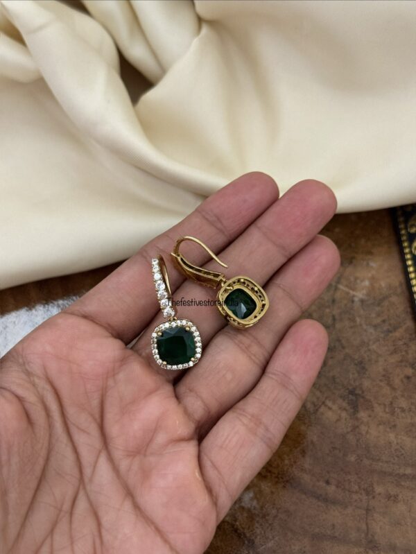 Simple victorian hook style earrings - Emerald