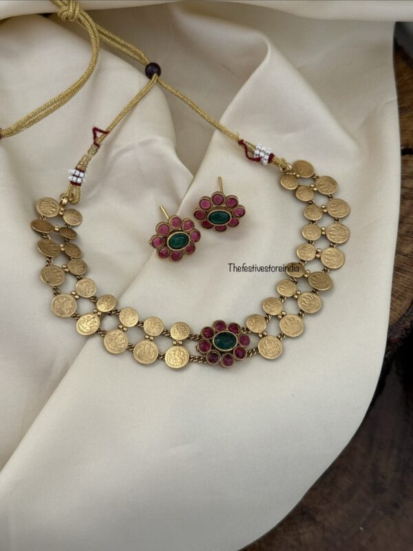 Kaasu Kemp pendant choker set