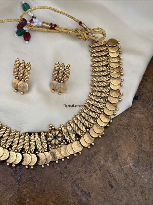 Classic lakshmi gold necklace set