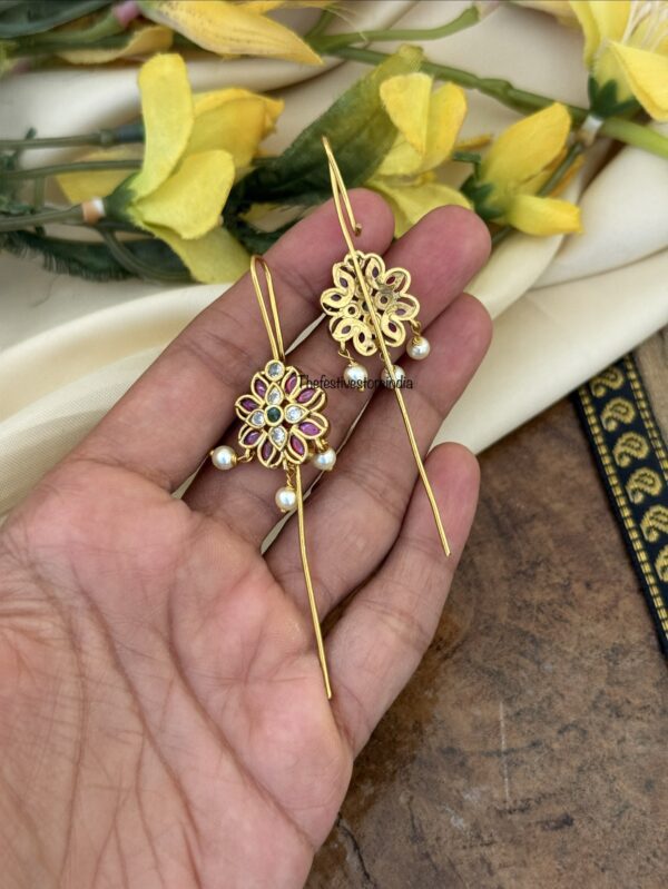 Floral motif stick earcuff | Contemporary