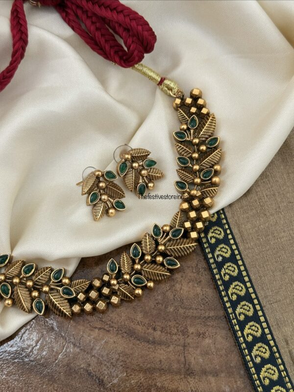 Green stone leafy necklace set