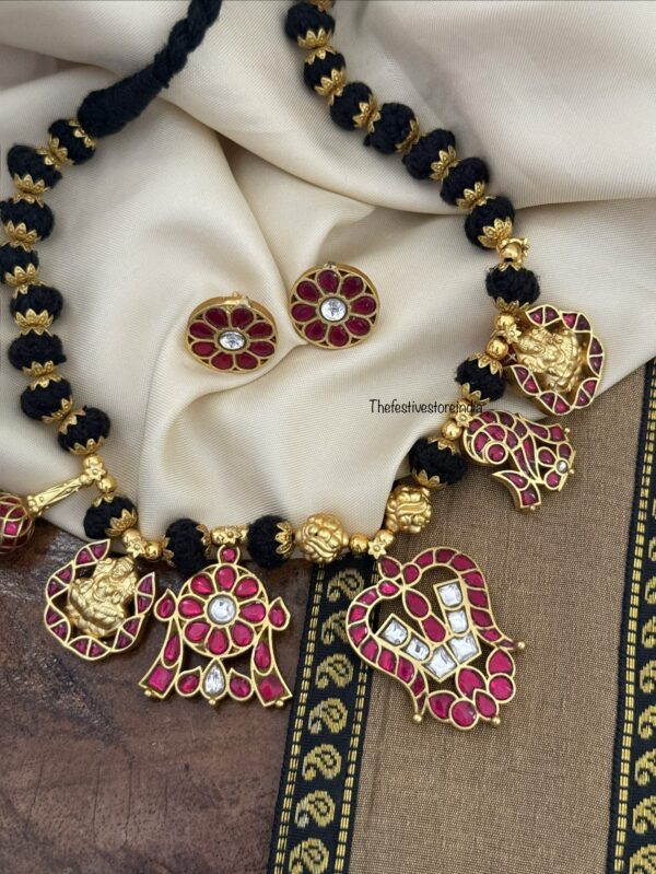 Jadau black thread shanku chakra namam set