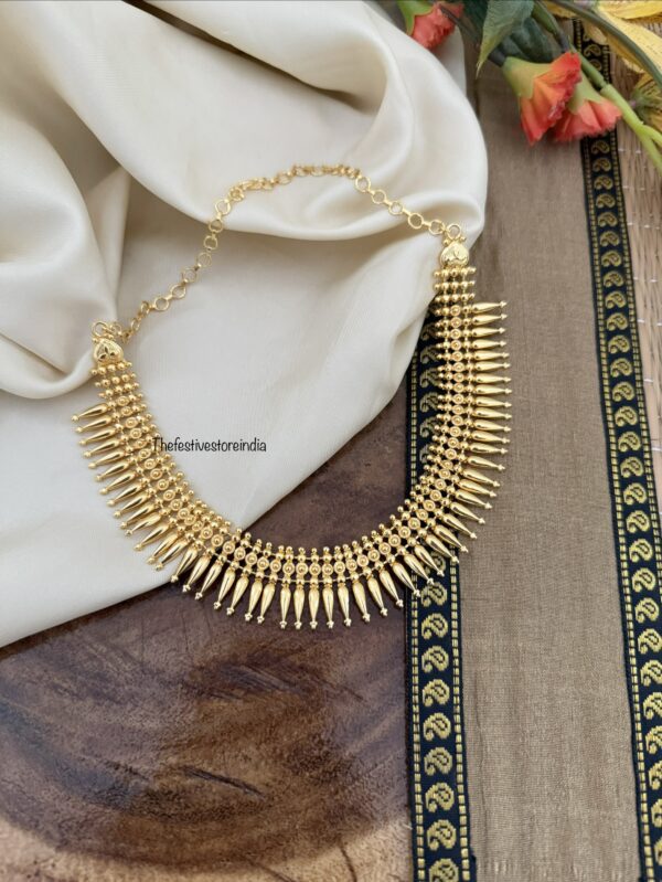Micro gold mulla mottu necklace | Spike design