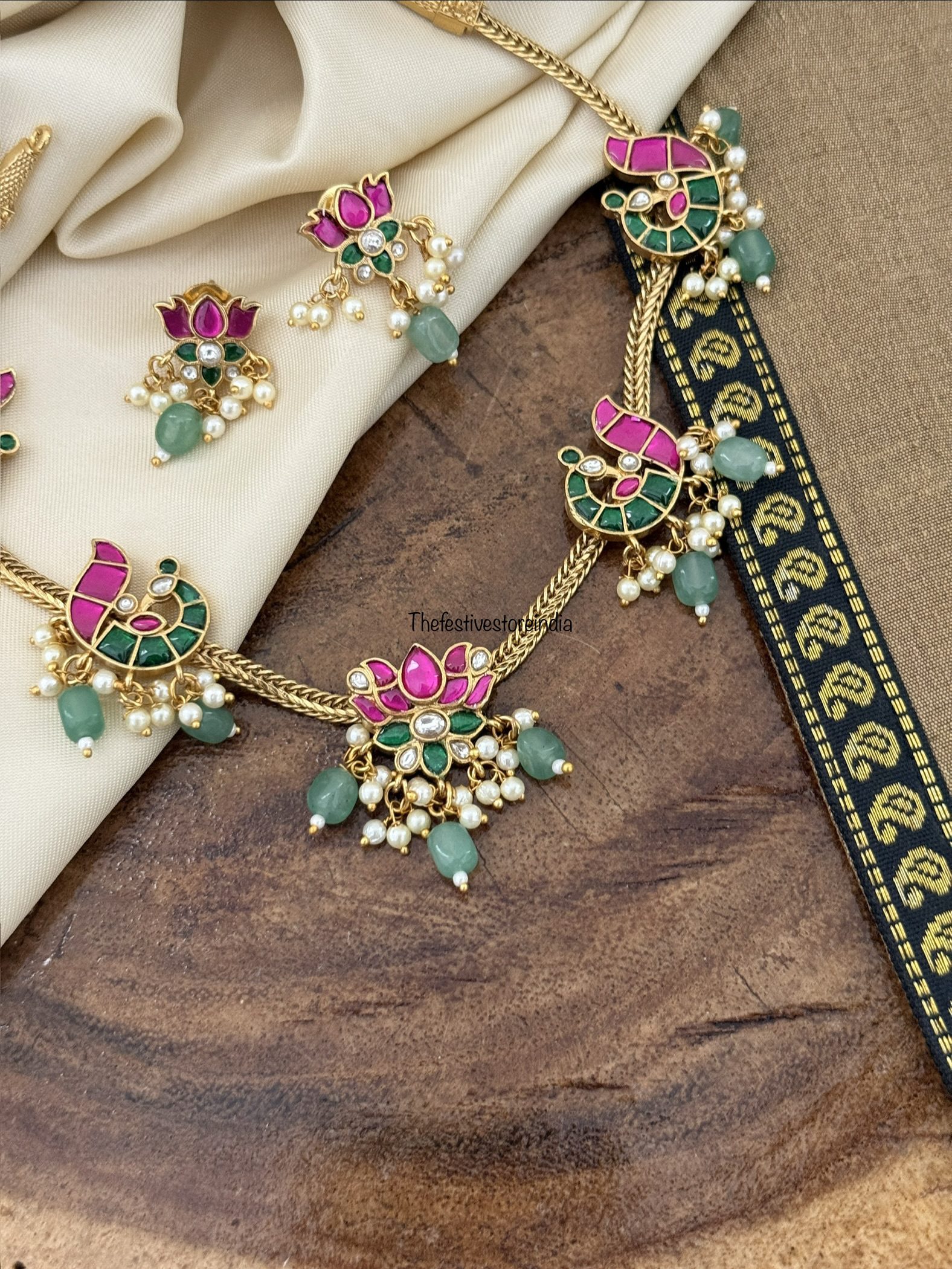 Jadau Navilu lotus motifs necklace set