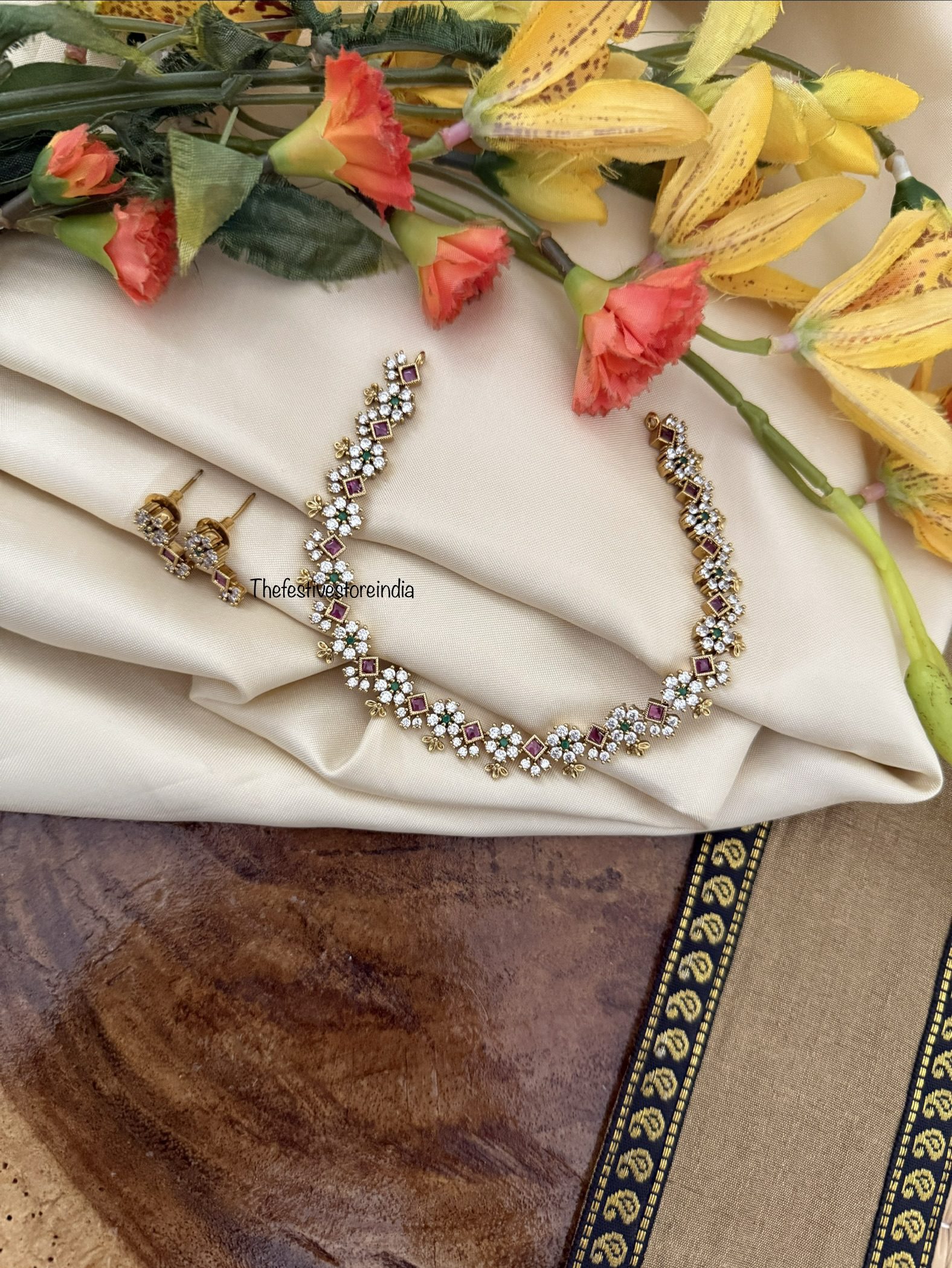 Floral Diamonds choker necklace set