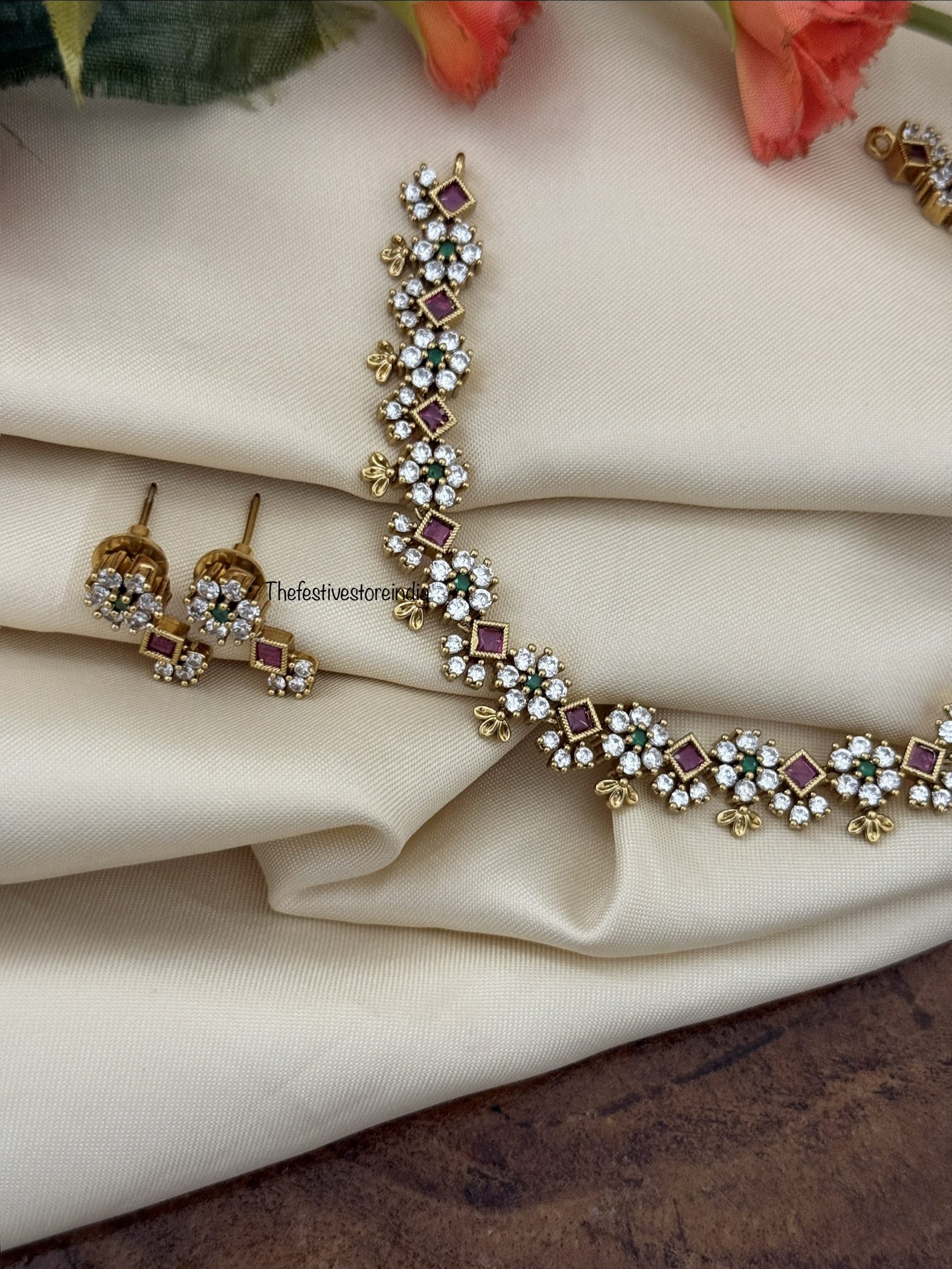 Floral Diamonds choker necklace set
