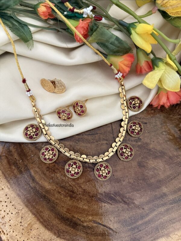 Reversible kemp and lakshmi necklace with 2 pairs of earrings