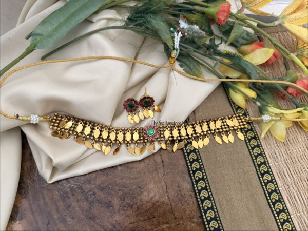 Antique gold round pendant Elakkathali choker set