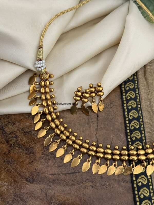 Antique all gold Elakkathali choker necklace set