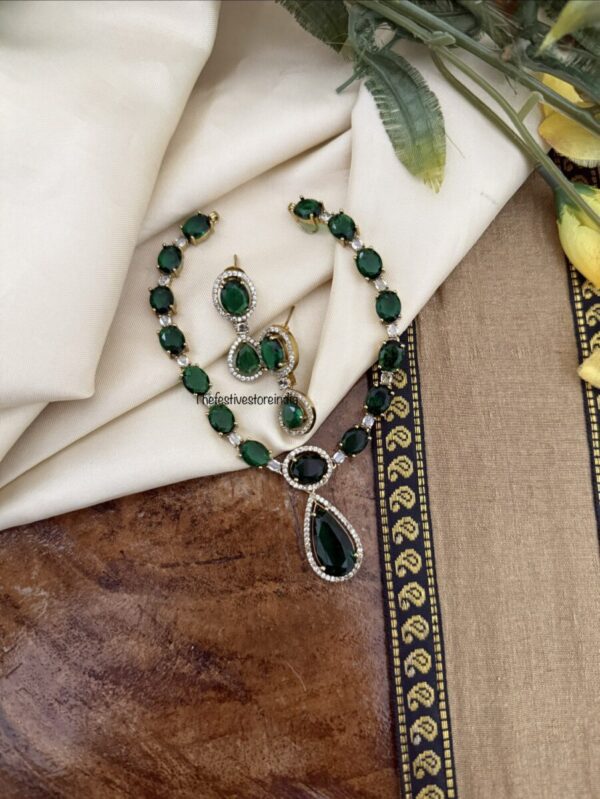 All green / emeralds necklace set