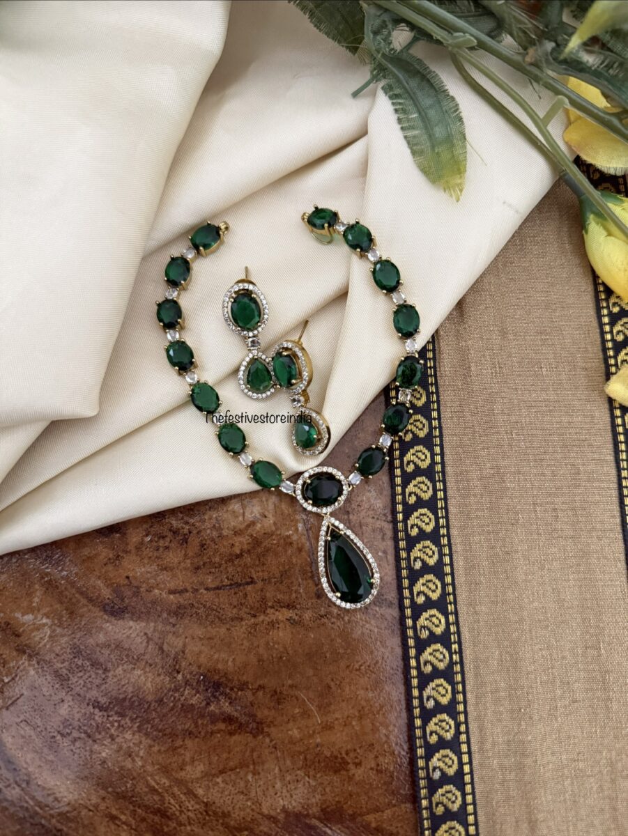 All green / emeralds necklace set