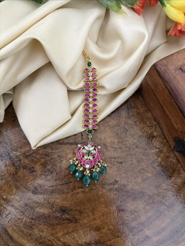 Jadau close knit Rubyrose stone maangtikka