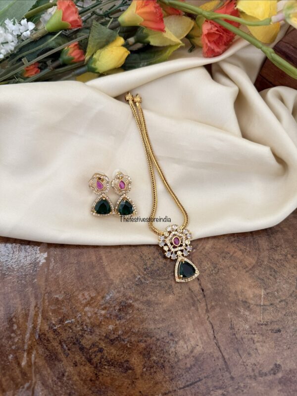 Emerald stone necklace set | Simple