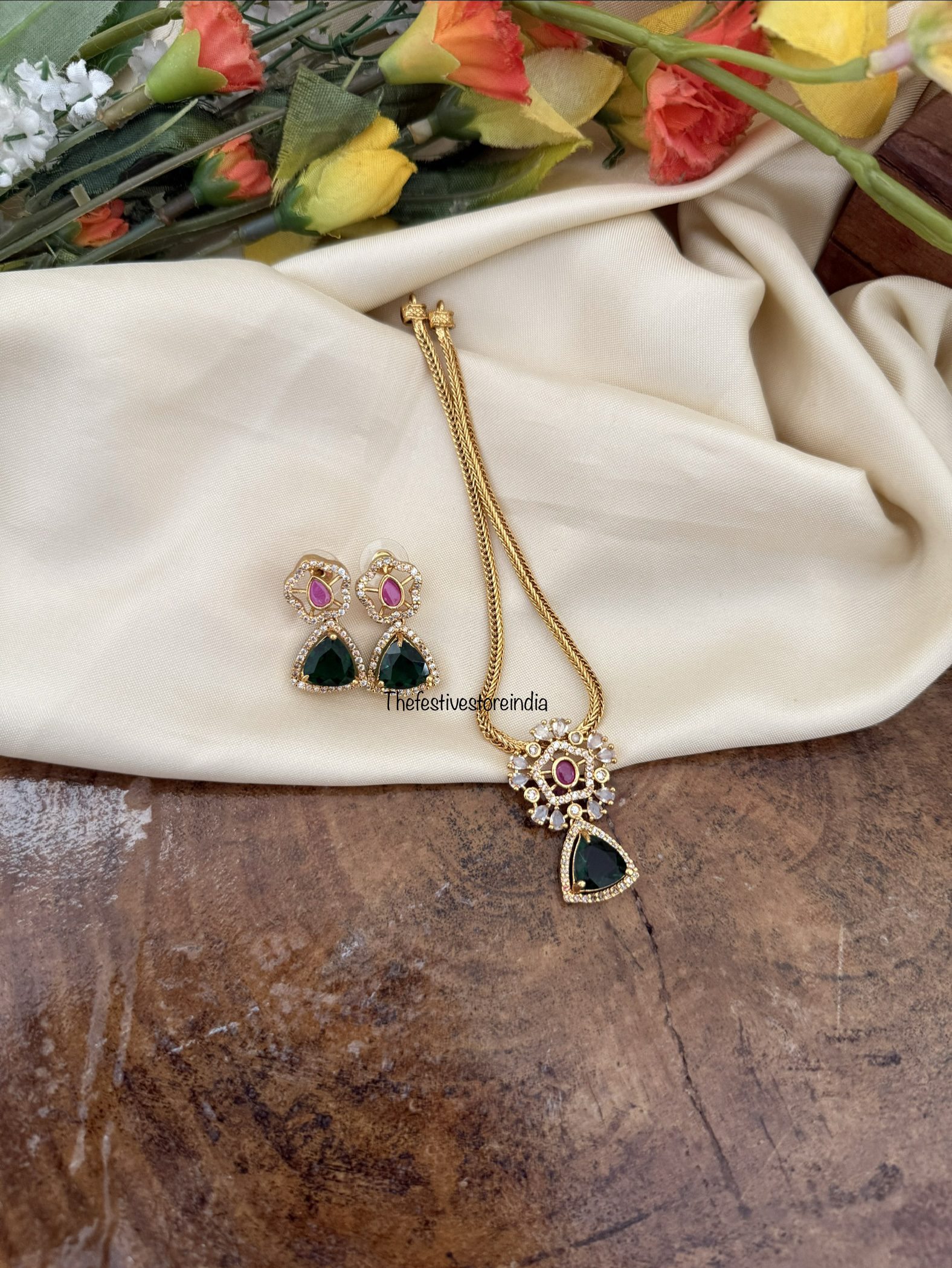 Emerald stone necklace set | Simple