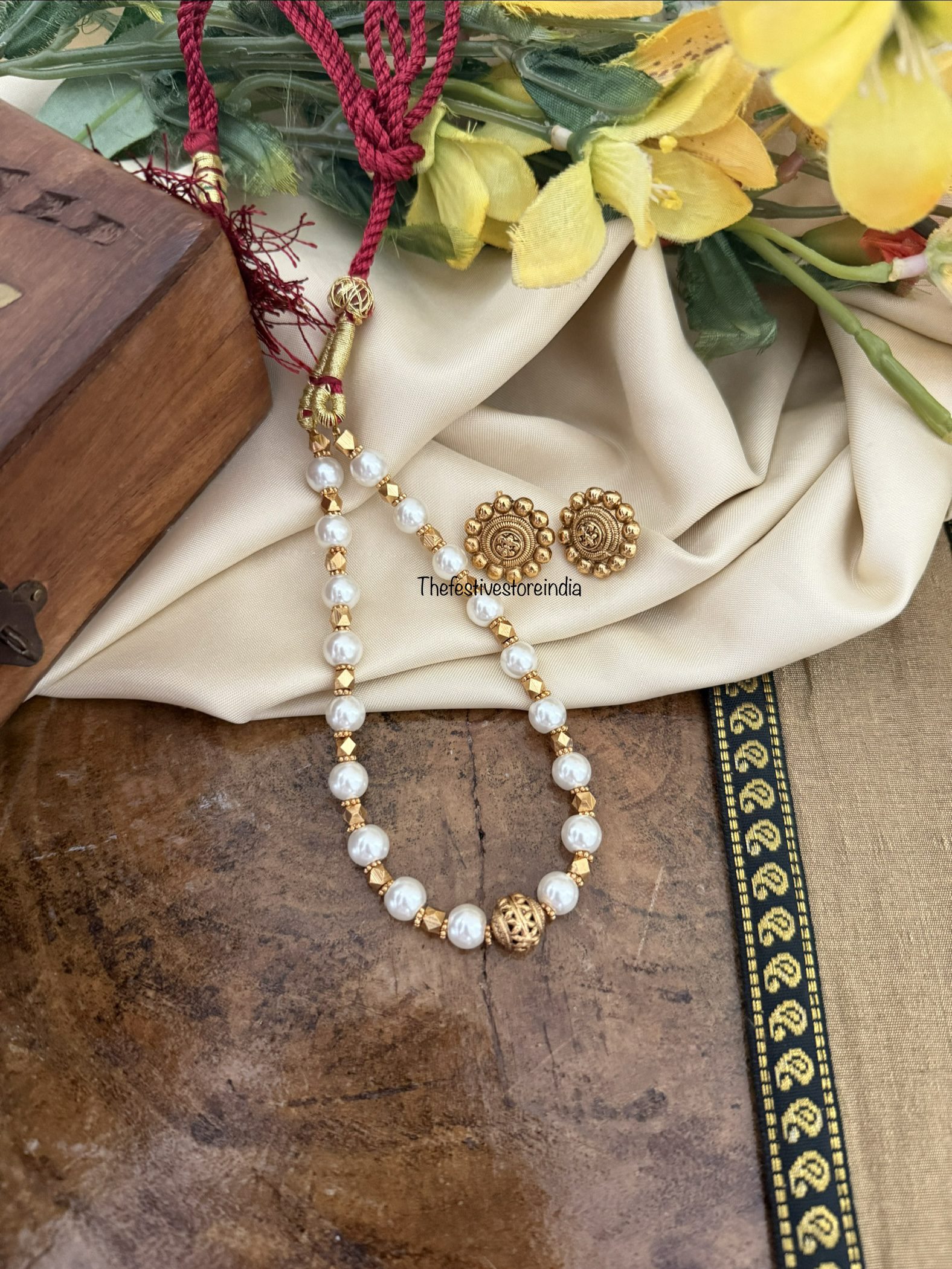 Classic pearls necklace set | Simple