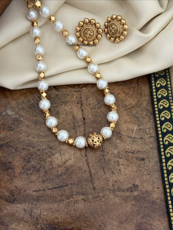 Classic pearls necklace set | Simple