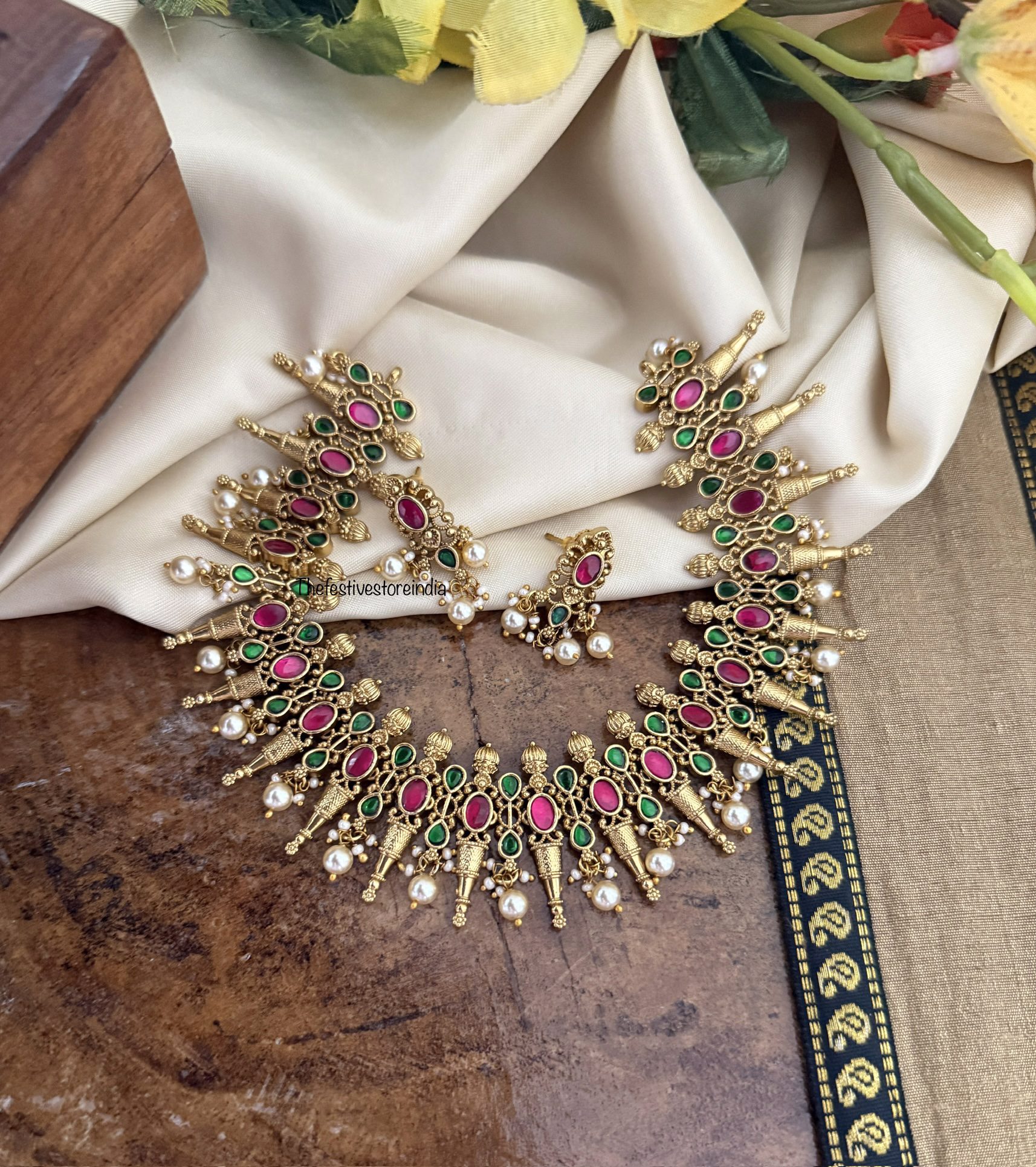 Jadau Spike non idol necklace set